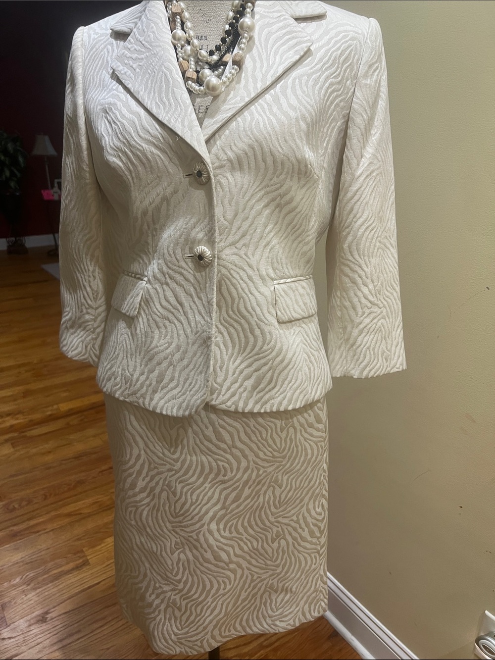 ANTONIO MELANI Cream Textured Pencil Skirt Suit